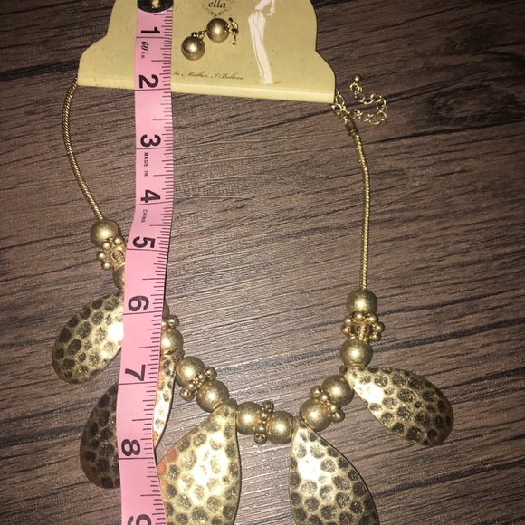 Rustic vintage Gold Statement bib necklace set - Picture 5 of 5